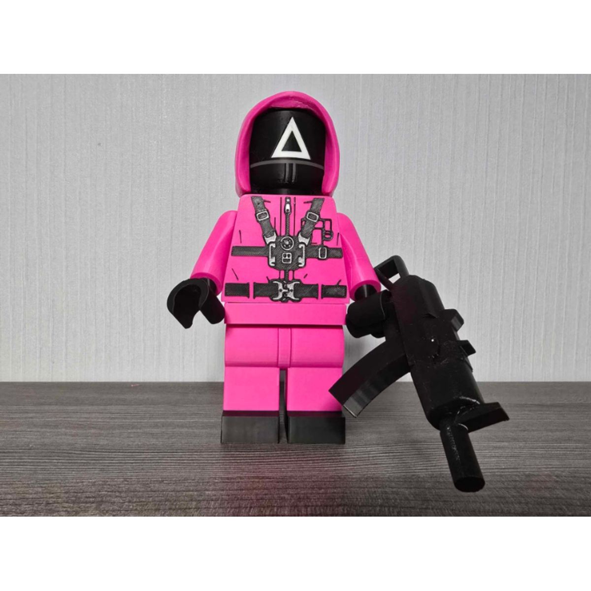 GENERICO - Squid Game Guardia Triángulo - Figura decorativa