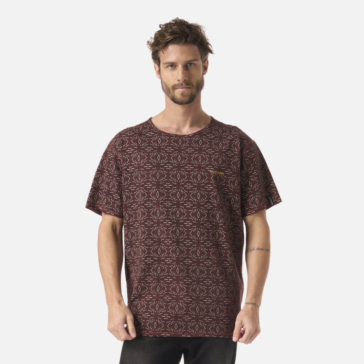 HAKA HONU - Polera Hombre Bi-curioso Print Vino Haka Honu