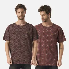 HAKA HONU - Polera Hombre Bi-curioso Print Vino