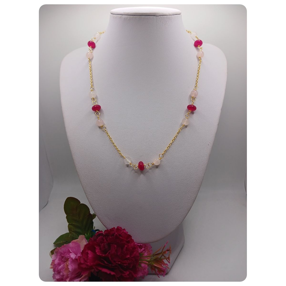 CAT JOYAS - Collar de cuarzo rosa con jade fucsia enchapado en oro