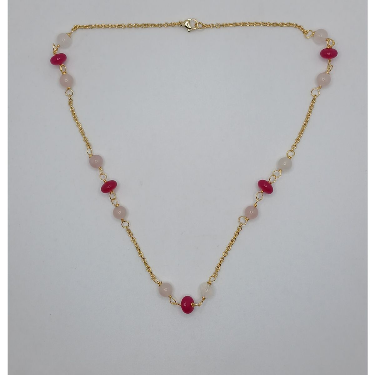 CAT JOYAS - Collar de cuarzo rosa con jade fucsia enchapado en oro