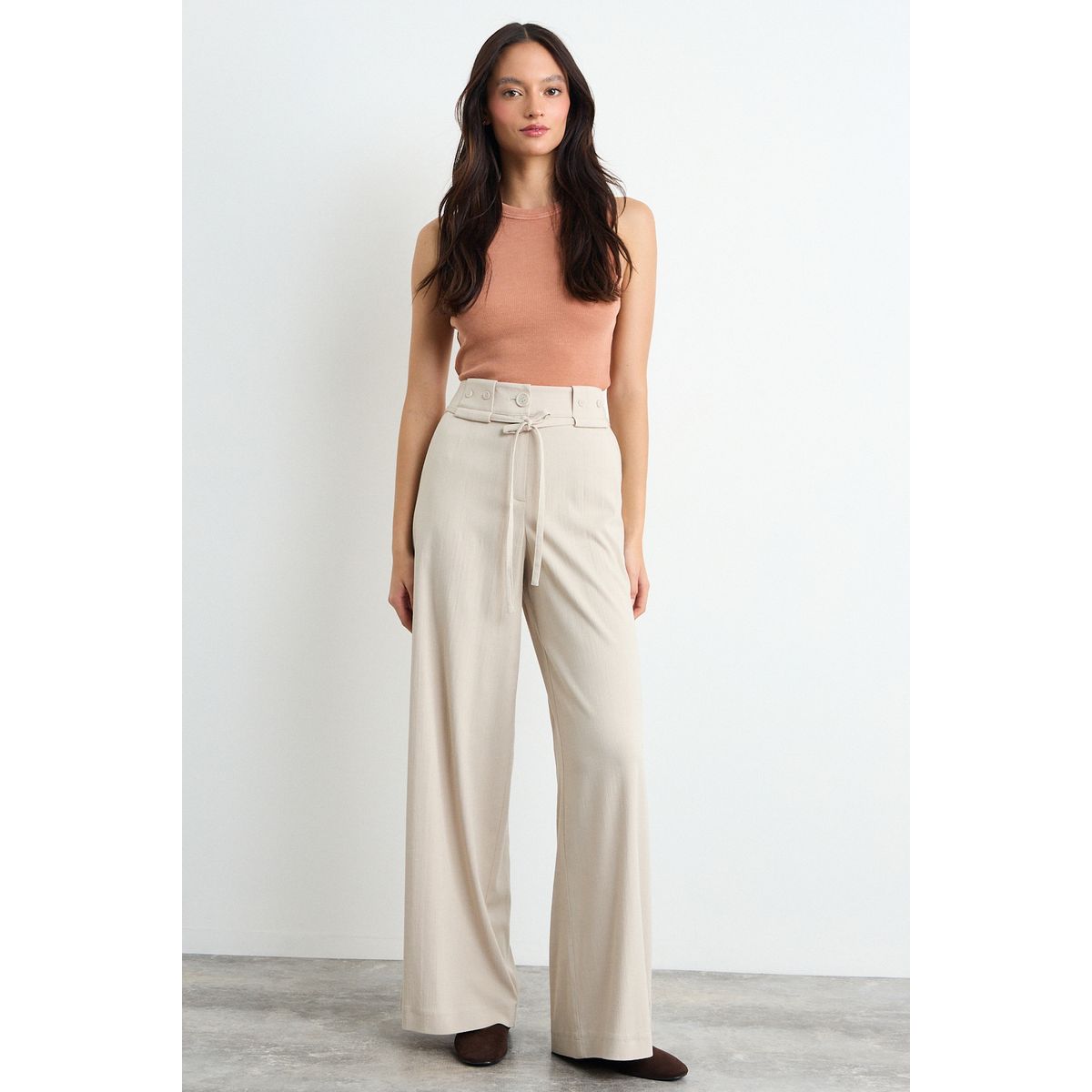 IO - Pantalon Liso Mujer Beige Io