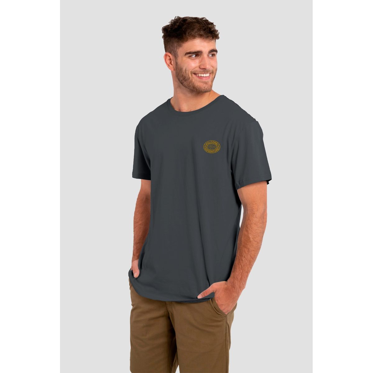 FALCONE - Polera Orgánica Company Of Adventure V2 Hombre Falcone