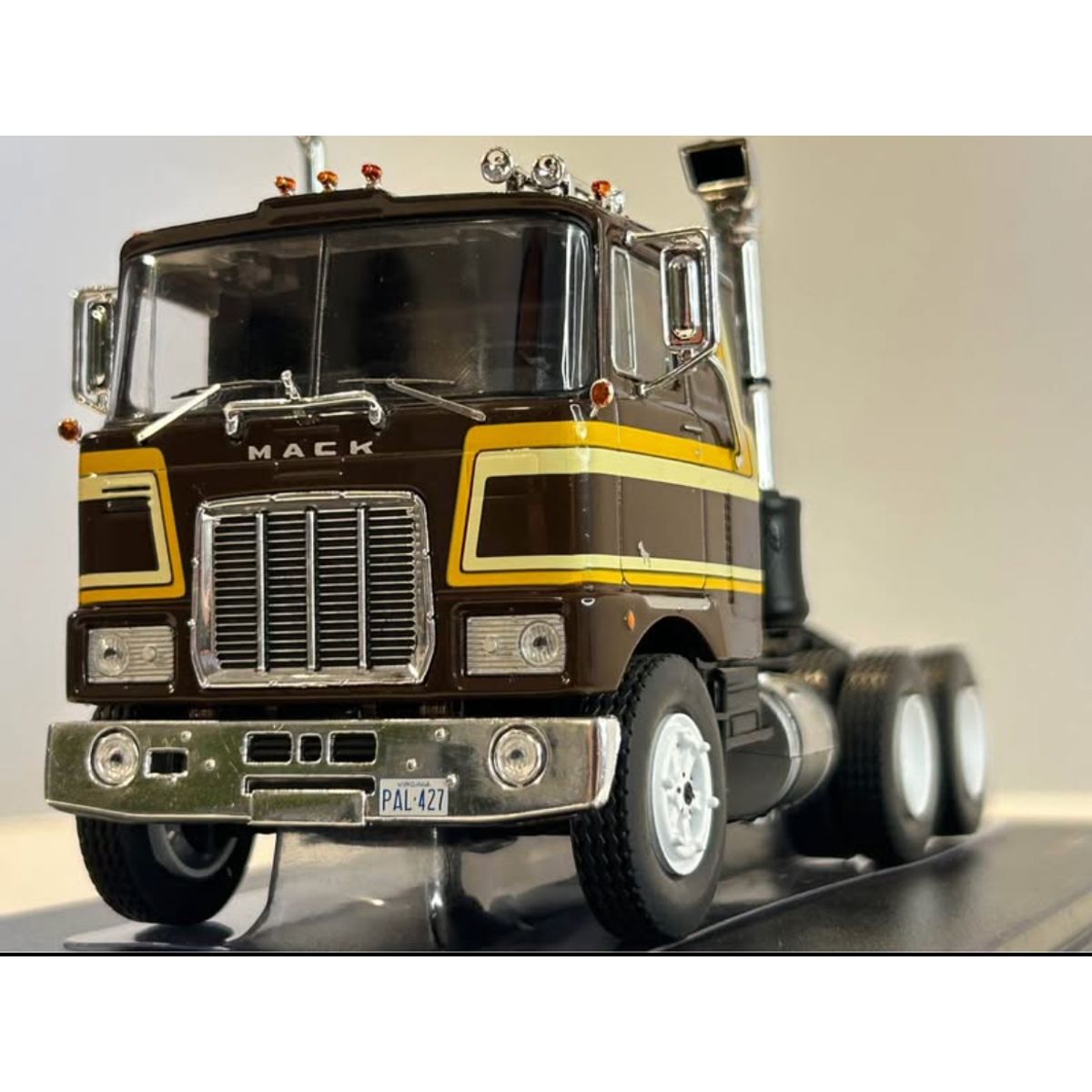 IXO MODEL TR141 MACK SERIE F 1977 BLACK 1:43 Modellino