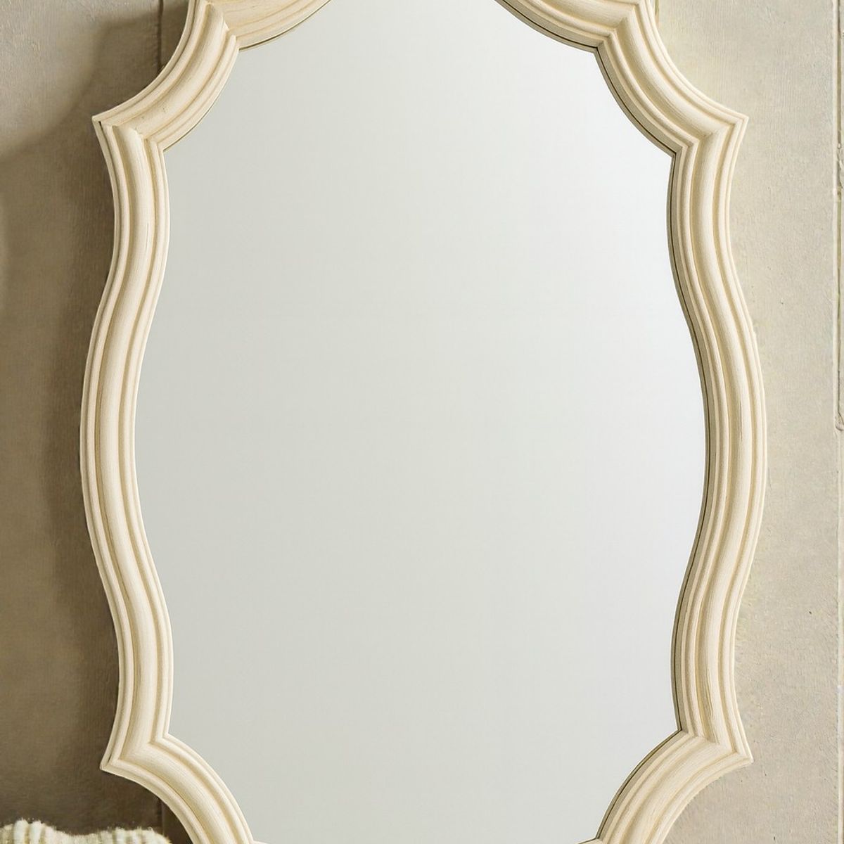 GENERICO - Espejo Ovalado Decorativo con Marco Tallado