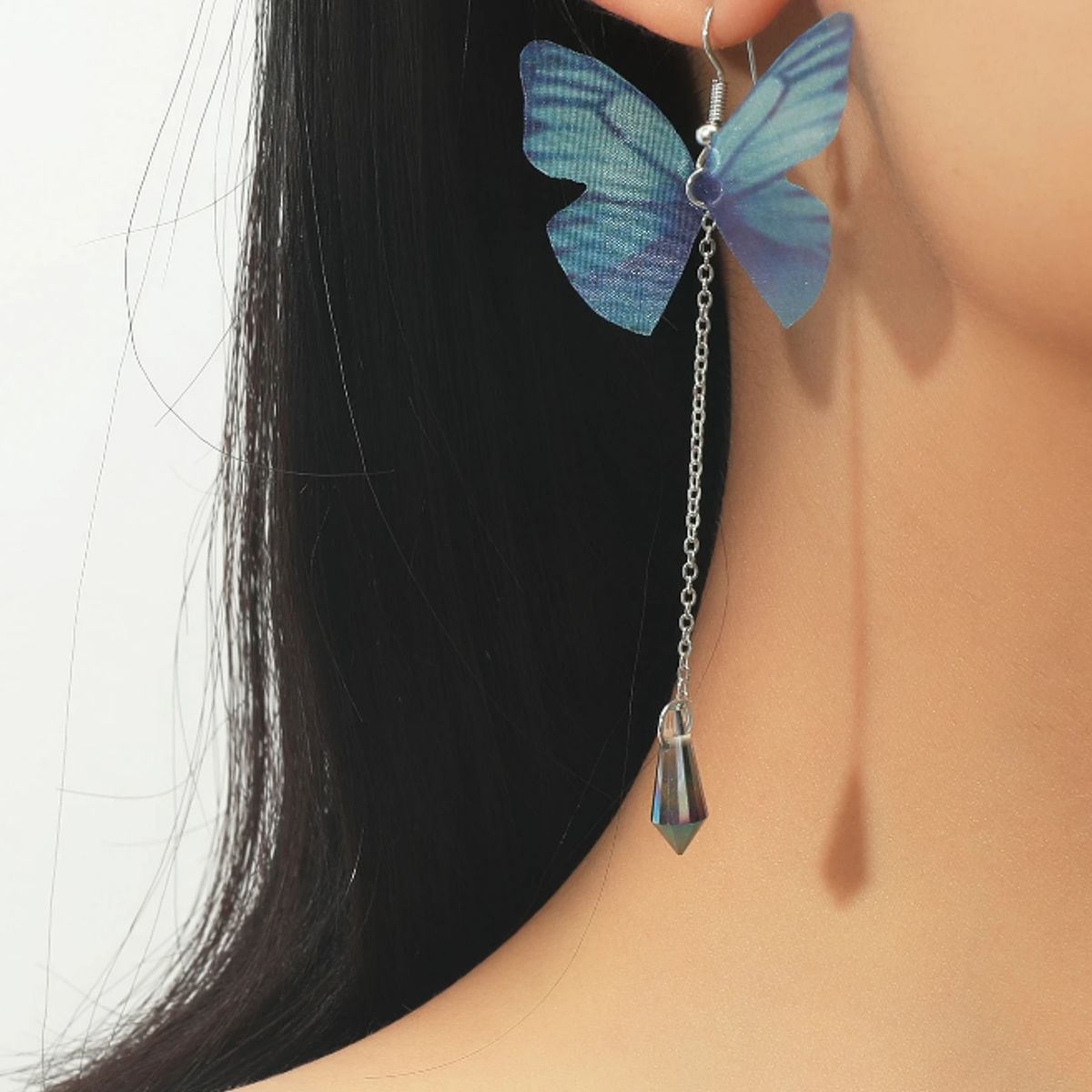 KIRAMA CLOTHING STORE - Aros Colgantes con Alas de Mariposa