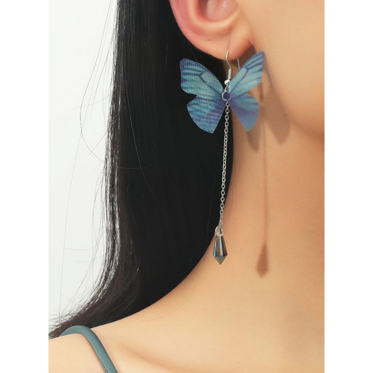 KIRAMA CLOTHING STORE - Aros Colgantes con Alas de Mariposa