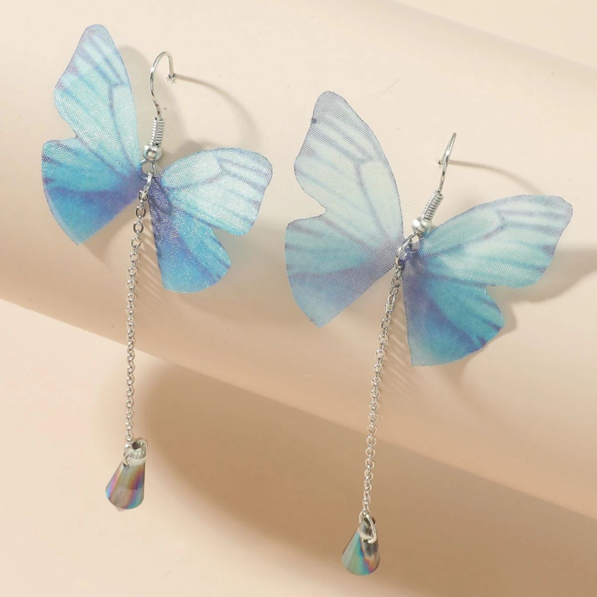 KIRAMA CLOTHING STORE - Aros Colgantes con Alas de Mariposa