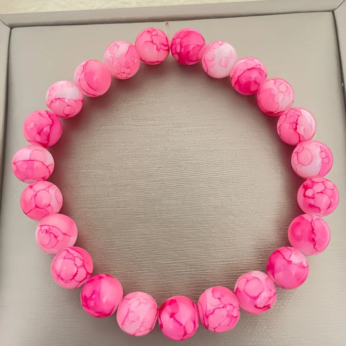 KIRAMA CLOTHING STORE - Pulsera de Cuentas Rosadas Marmoleadas
