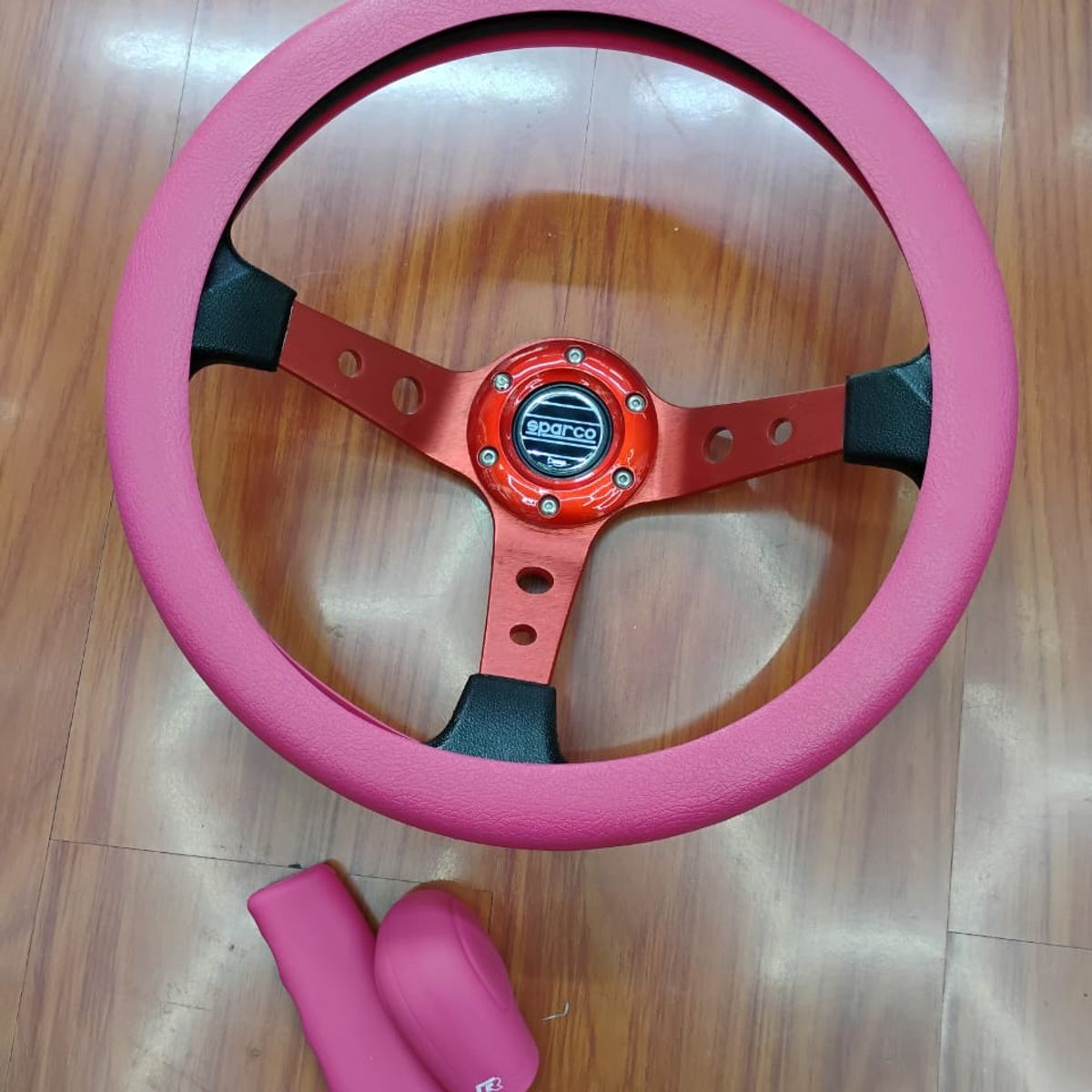 GENERICO - SET 3 PIEZAS CUBRE VOLANTE PARA TU AUTO ROSADO