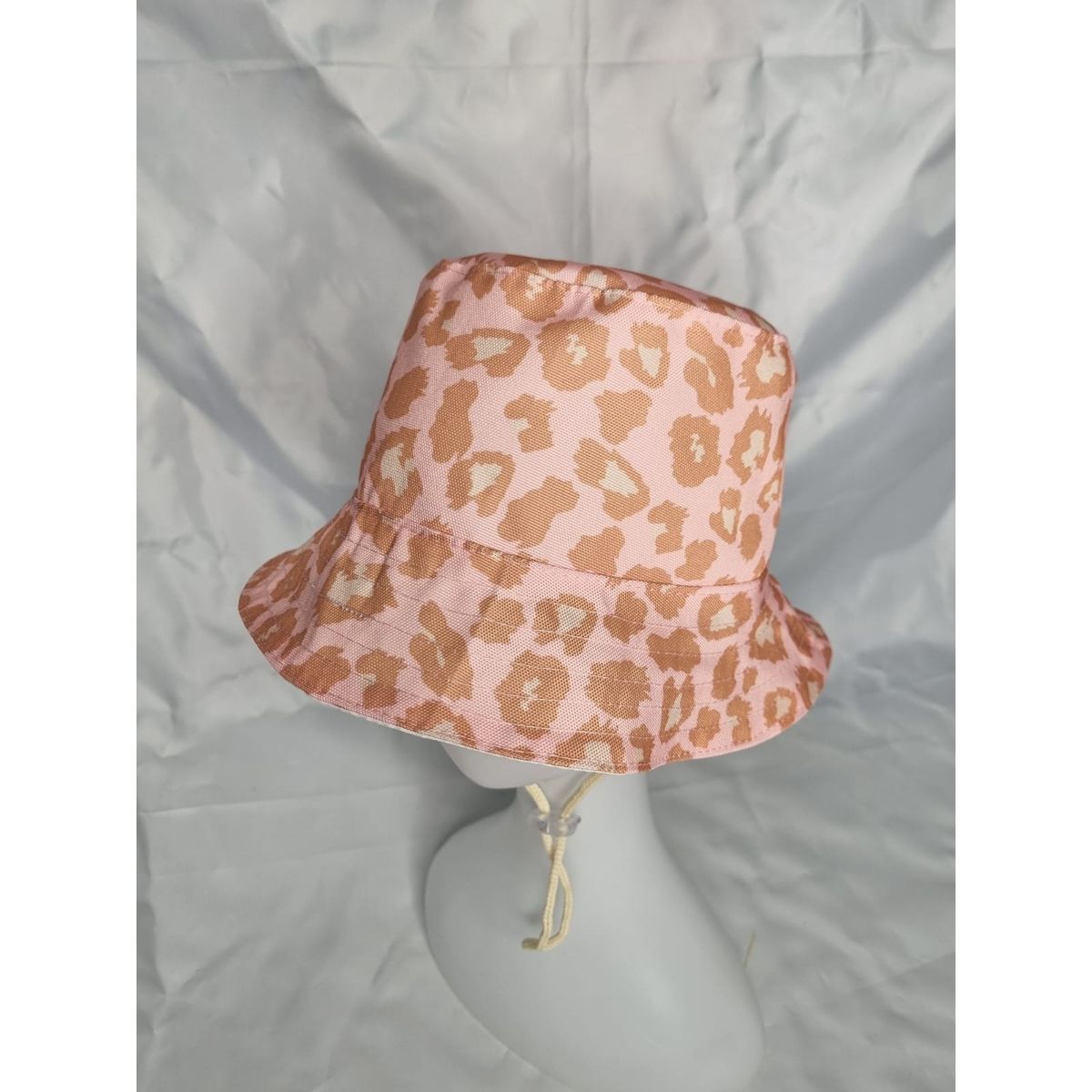 EL ESPACIO DE TOMMY - Gorro infantil Bucket Hat damasco animal print