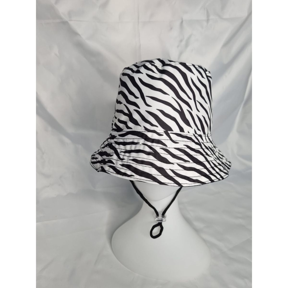 EL ESPACIO DE TOMMY - Gorro infantil Bucket Hat cebra blanco negro