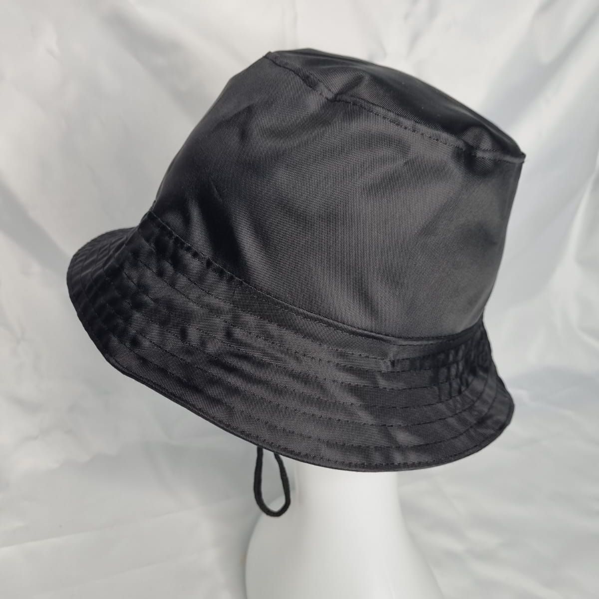 EL ESPACIO DE TOMMY - Gorro infantil Bucket Hat negro