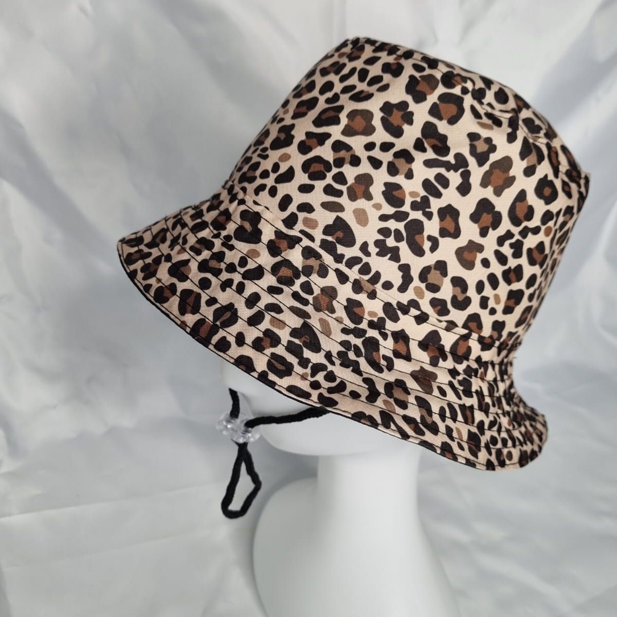 EL ESPACIO DE TOMMY - Gorro infantil Bucket Hat animal print cafe negro