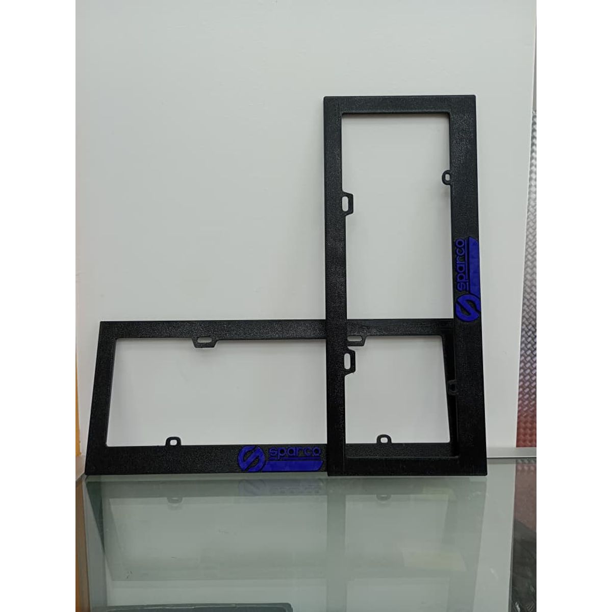 GENERICO - X2 UNIDAD DE PORTA MATRICULA DE PLASTICO MARCO PARA PLACA NEGRO SPARCO LETRA AZUL