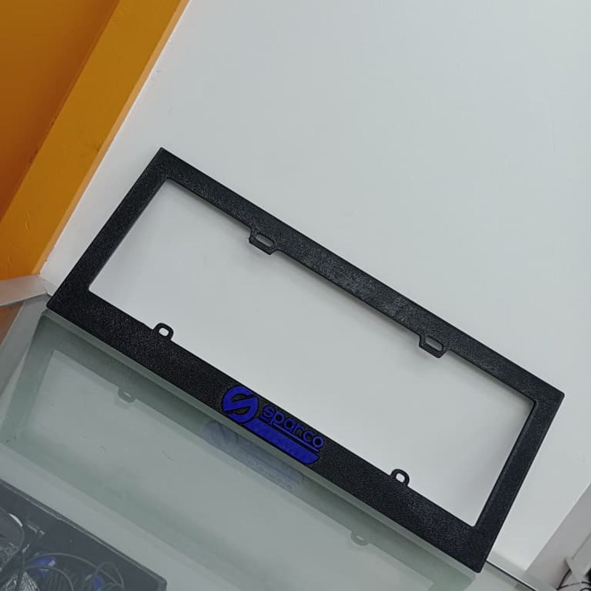 GENERICO - X1 UNIDAD DE PORTA MATRICULA DE PLASTICO MARCO PARA PLACA NEGRO SPARCO LETRA AZUL