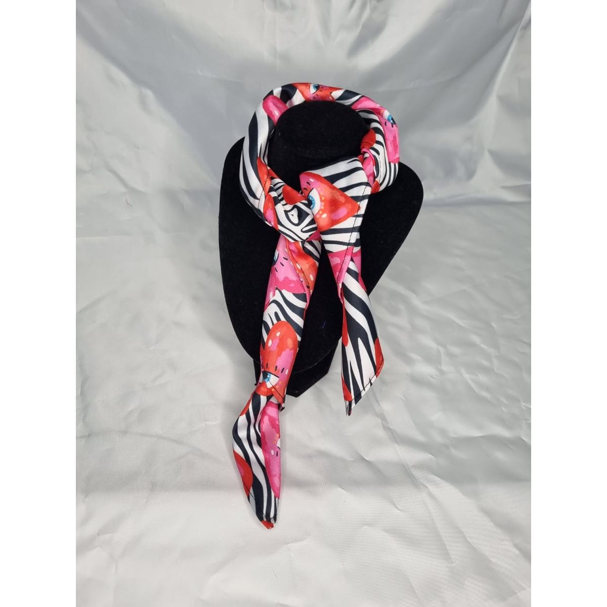 EL ESPACIO DE TOMMY - Pañuelo cuello Satín piel de ángel corazones