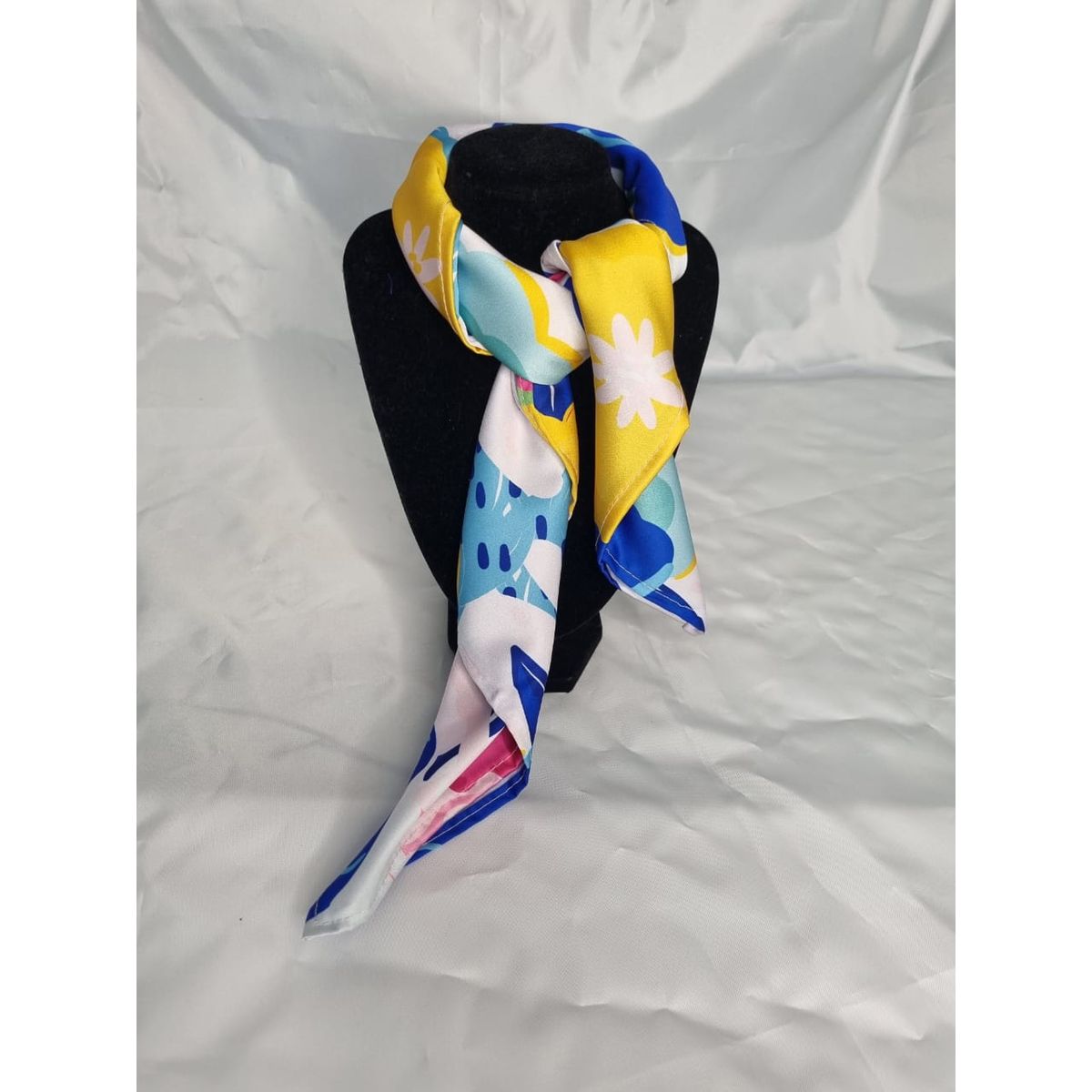 EL ESPACIO DE TOMMY - Pañuelo cuello Satín piel de ángel flores