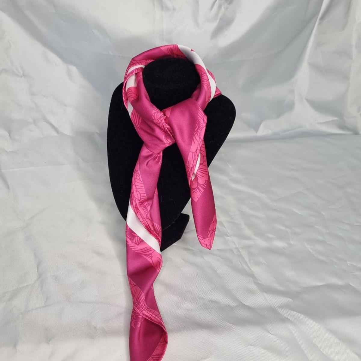 EL ESPACIO DE TOMMY - Pañuelo cuello Satín piel de ángel fucsia