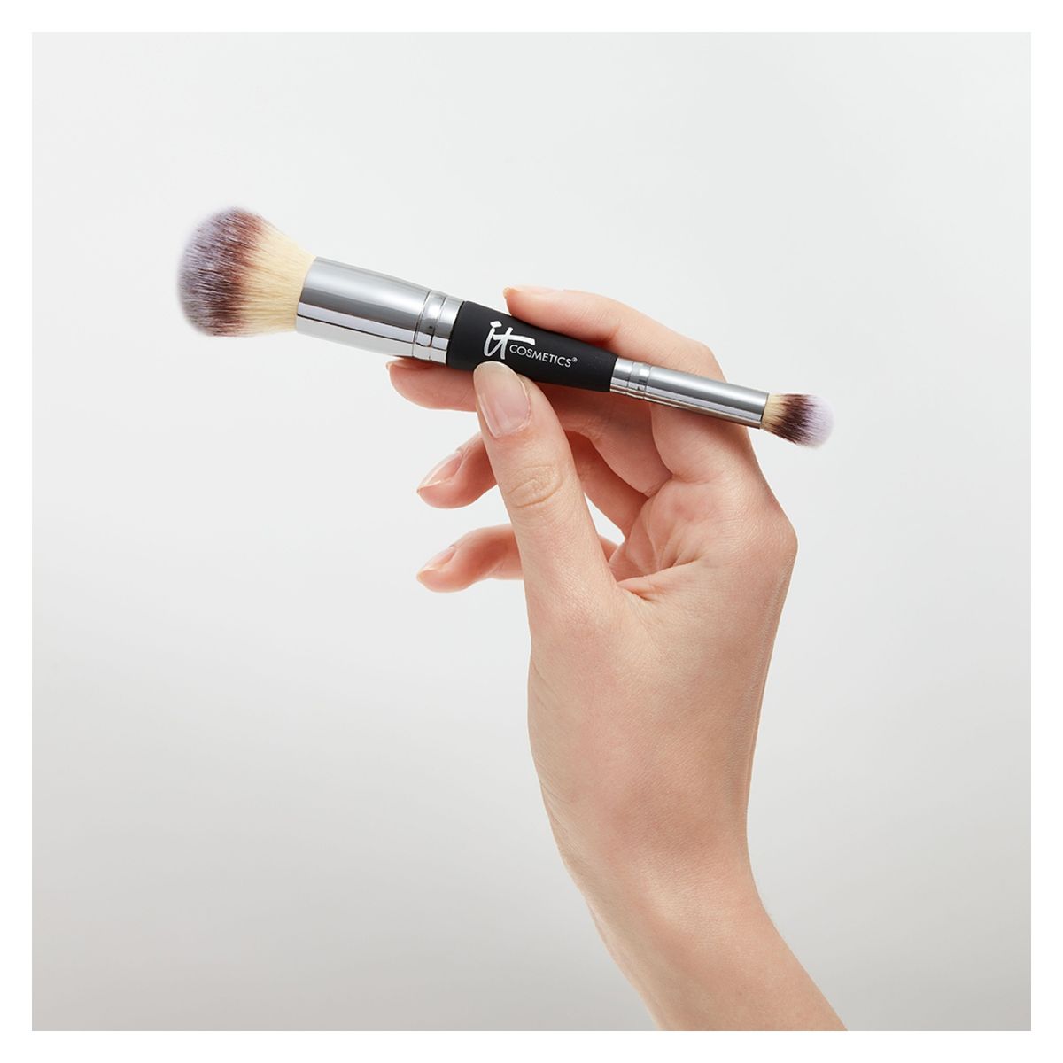 IT COSMETICS - Brocha Doble Para Base De Maquillaje Y Corrector Heavenly Luxe Complexion Perfection Brush 7 It Cosmetics