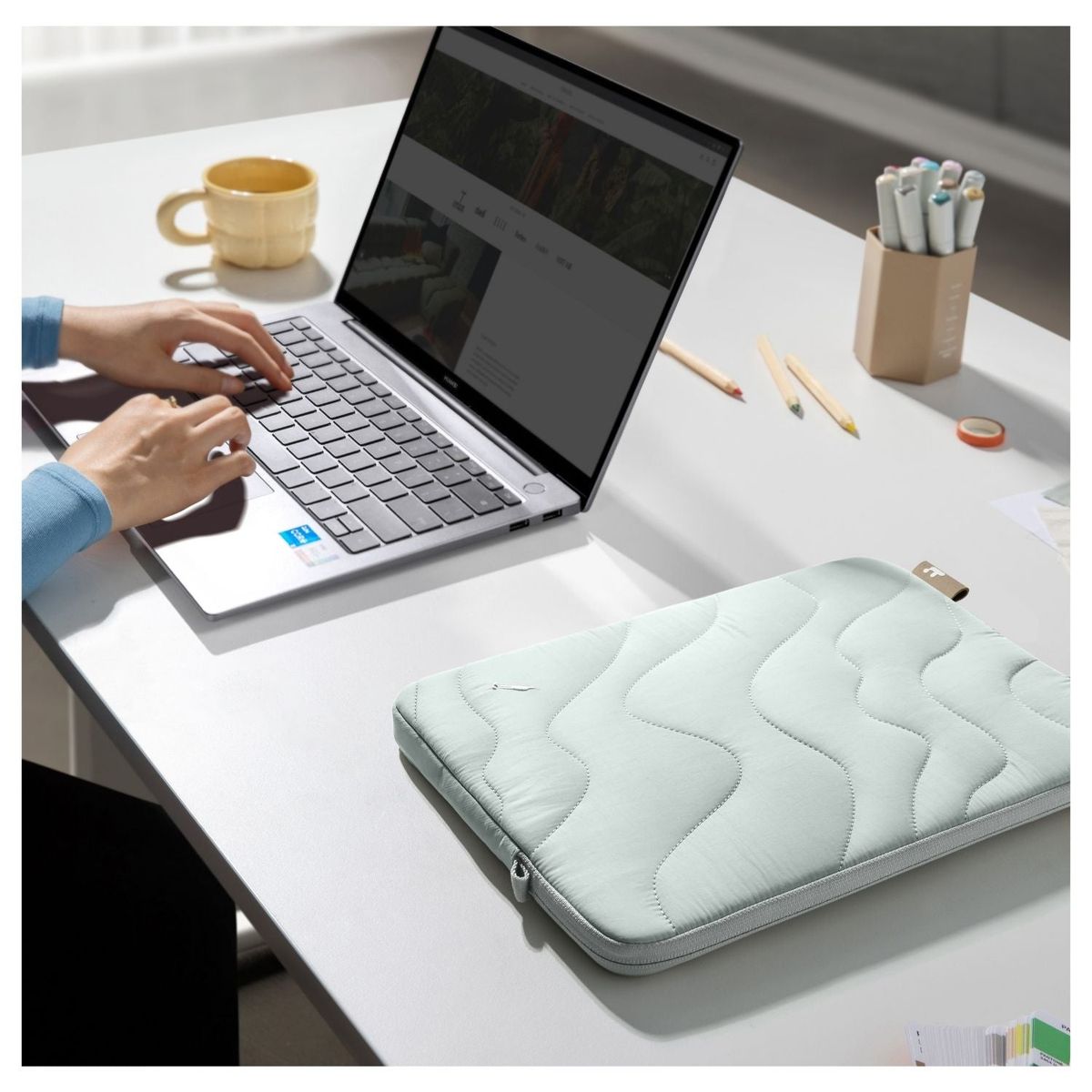 TOMTOC - Tomtoc Funda Terra-A27 para MacBook Pro 16 Celeste