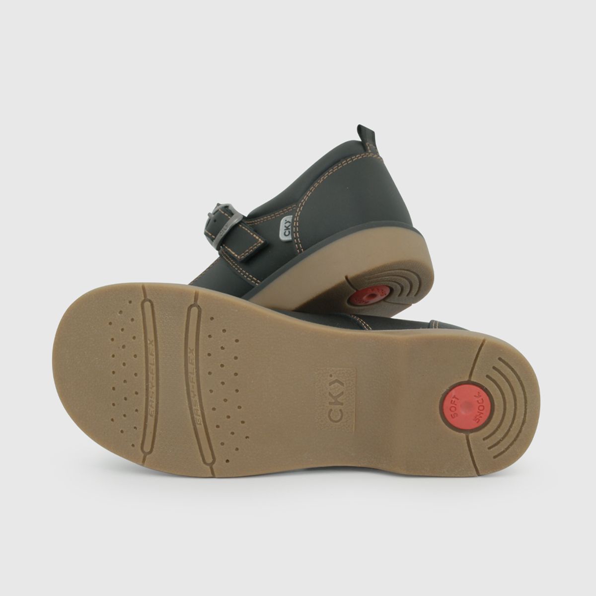 COLLOKY - Zapato Escolar Negro con Capellada de Cuero y Hebilla