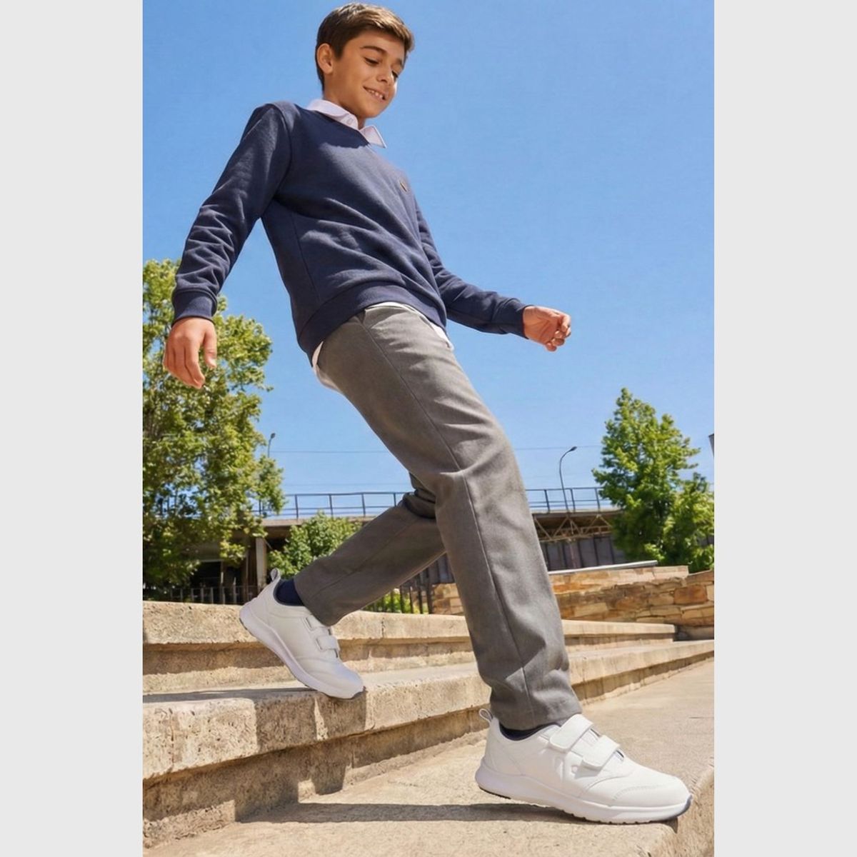COLLOKY - Zapatilla Escolar Deportiva Blanca con Velcros y Suela Phylon