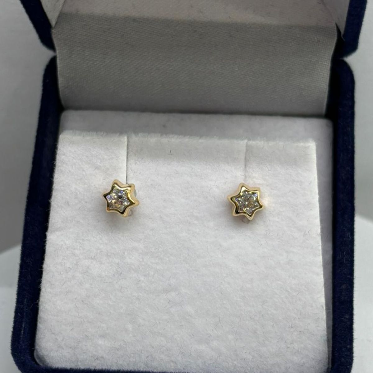 JIREH JOYAS - Aros Abridores Estrella 6 Puntas 5mm Oro 18K Circón Blanco A Presión Bebé Niña Segundo Hoyo