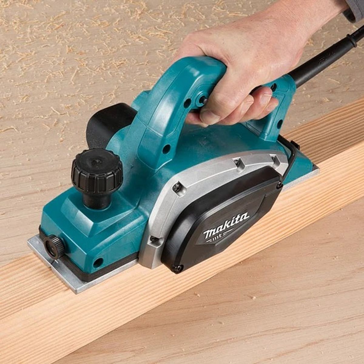 MAKITA - Cepillo Eléctrico 82mm 580w Makita M1902B