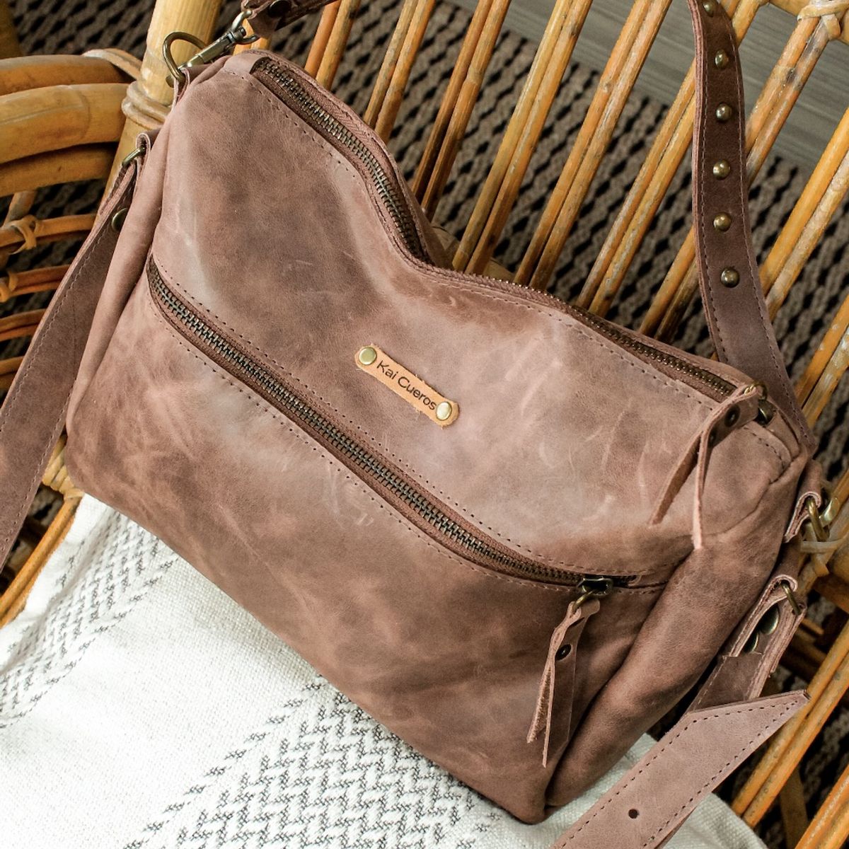 KAI CUEROS - Cartera Barna Chocolate