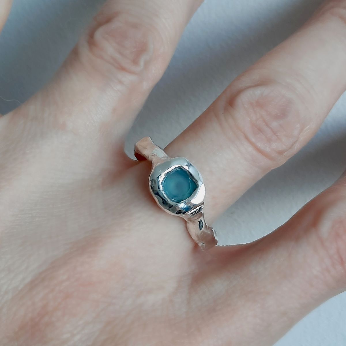 GENERICO - Anillo de Plata 950 Calcedonia Azul Delicado Rústico Hecho a Mano