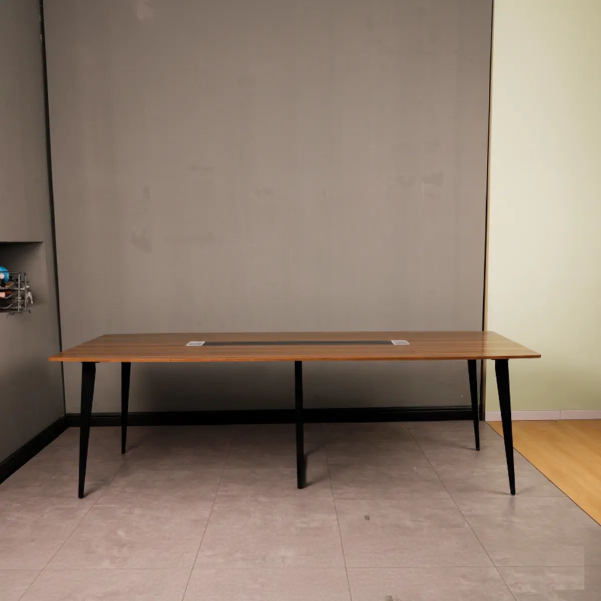 AGUILA - Mesa de Reunión Ejecutiva de 240 cm con Pasacables - Café Nogal