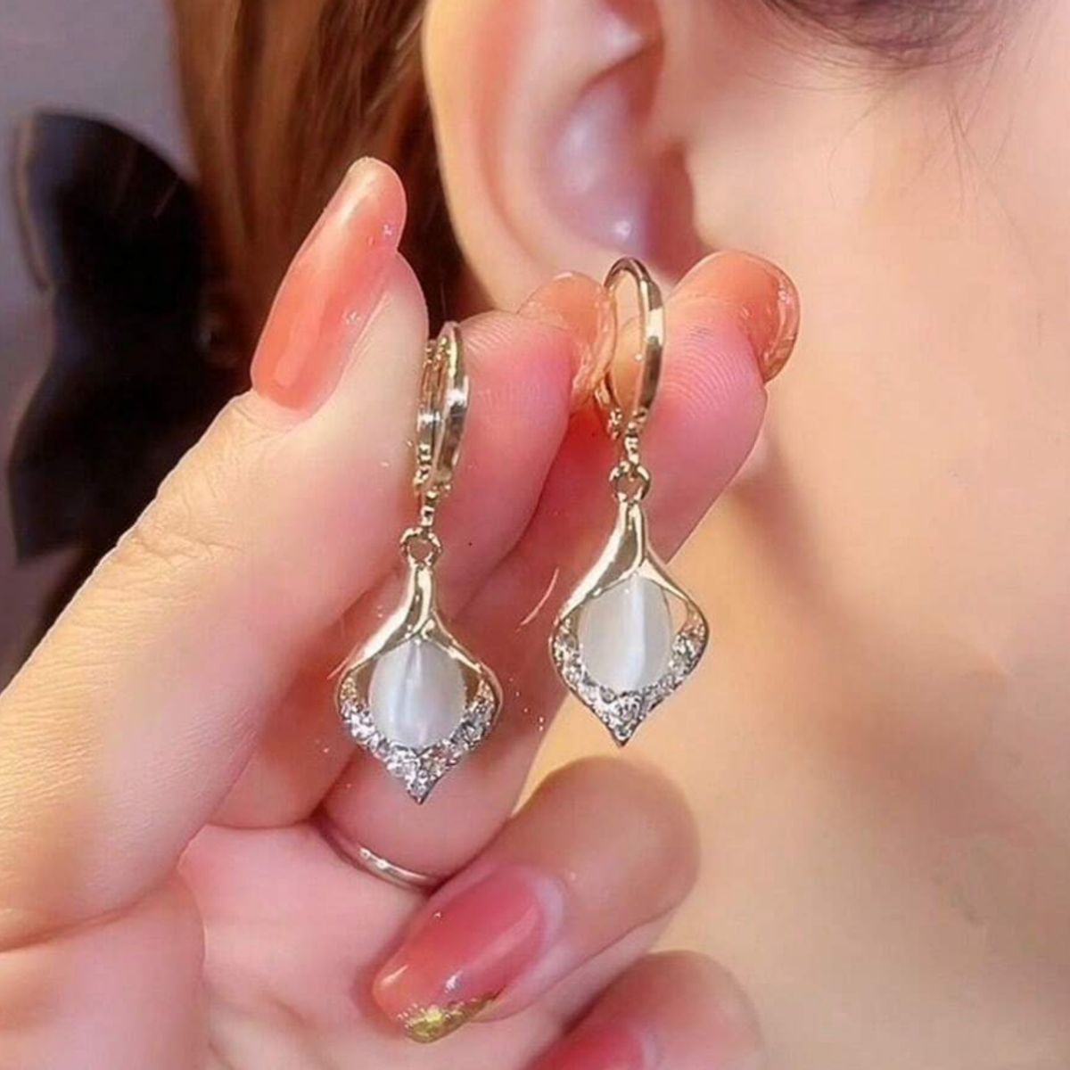 KIRAMA CLOTHING STORE - Pendientes Largos con Piedra Celeste