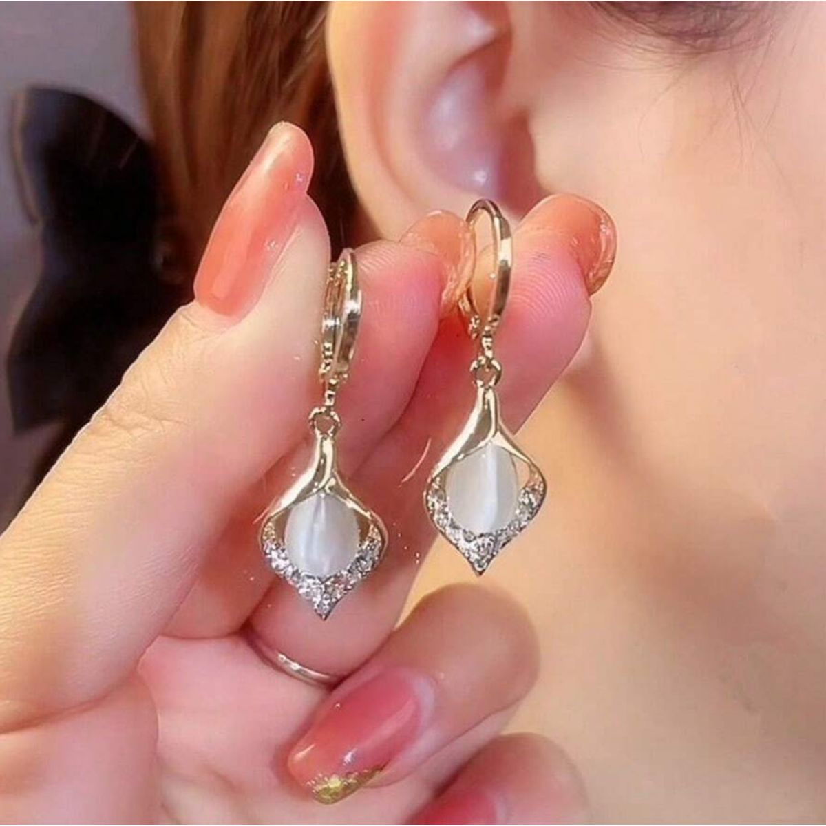 KIRAMA CLOTHING STORE - Pendientes Largos con Piedra Celeste