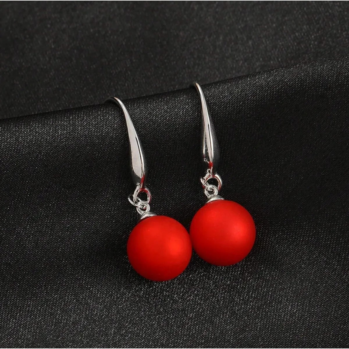 KIRAMA CLOTHING STORE - Pendientes Largos con Perla