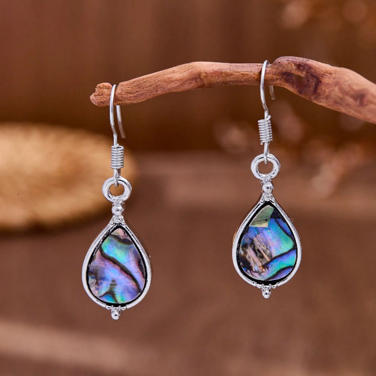 KIRAMA CLOTHING STORE - Pendientes Gota con Concha Natural