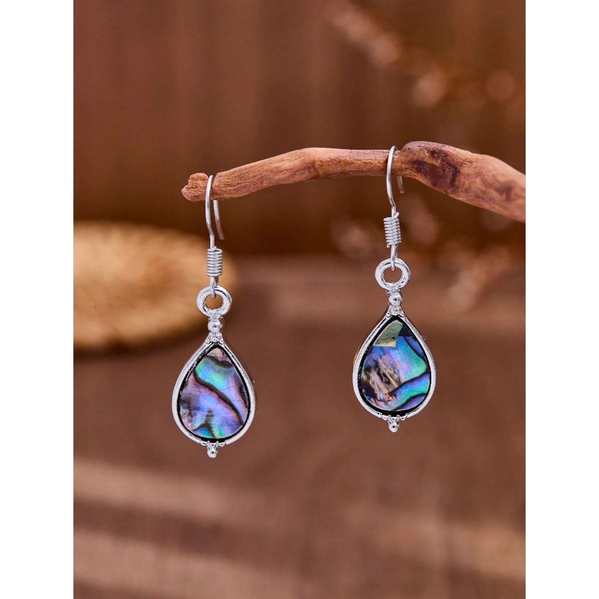 KIRAMA CLOTHING STORE - Pendientes Gota con Concha Natural