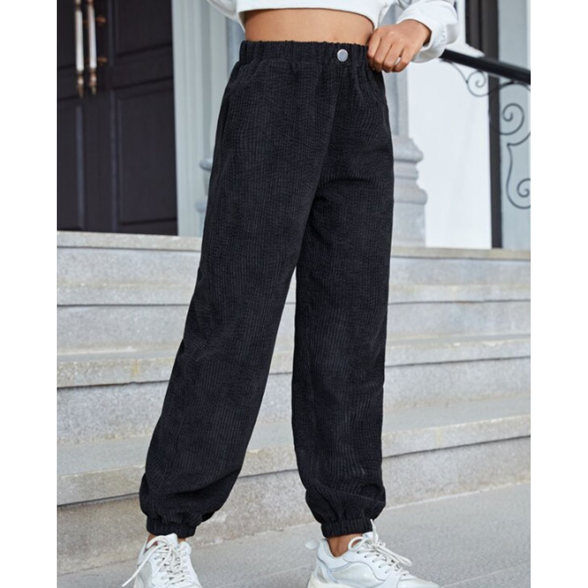 KIRAMA CLOTHING STORE - Jogger Negro Tipo Corderoy
