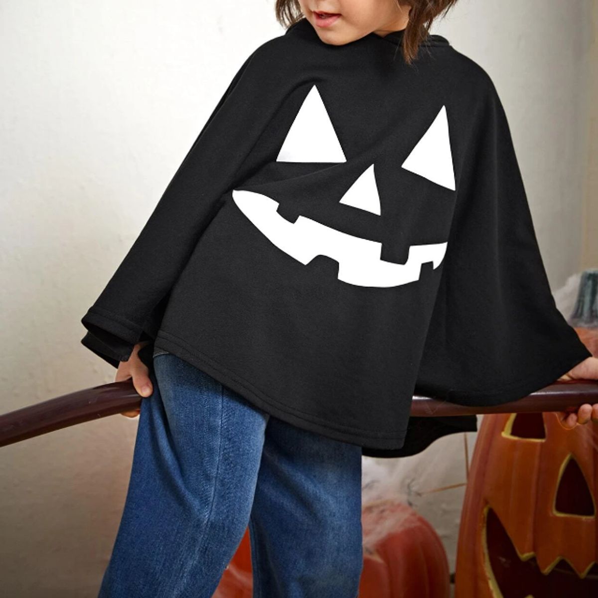 KIRAMA CLOTHING STORE - Poncho Infantil Halloween  Diseño de Calabaza con Capucha