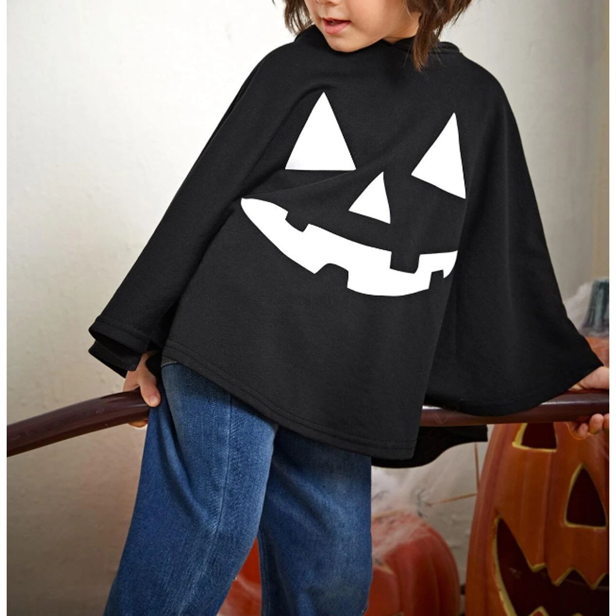 KIRAMA CLOTHING STORE - Poncho Infantil Halloween  Diseño de Calabaza con Capucha
