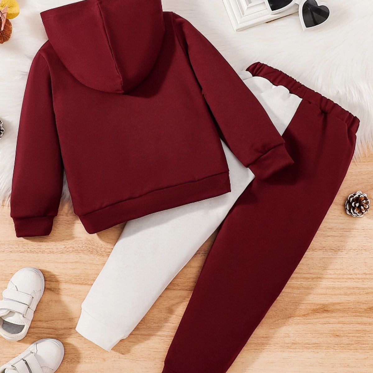 KIRAMA CLOTHING STORE - Conjunto Infantil “LOVE”  Sudadera Crop + Jogger Deportivo