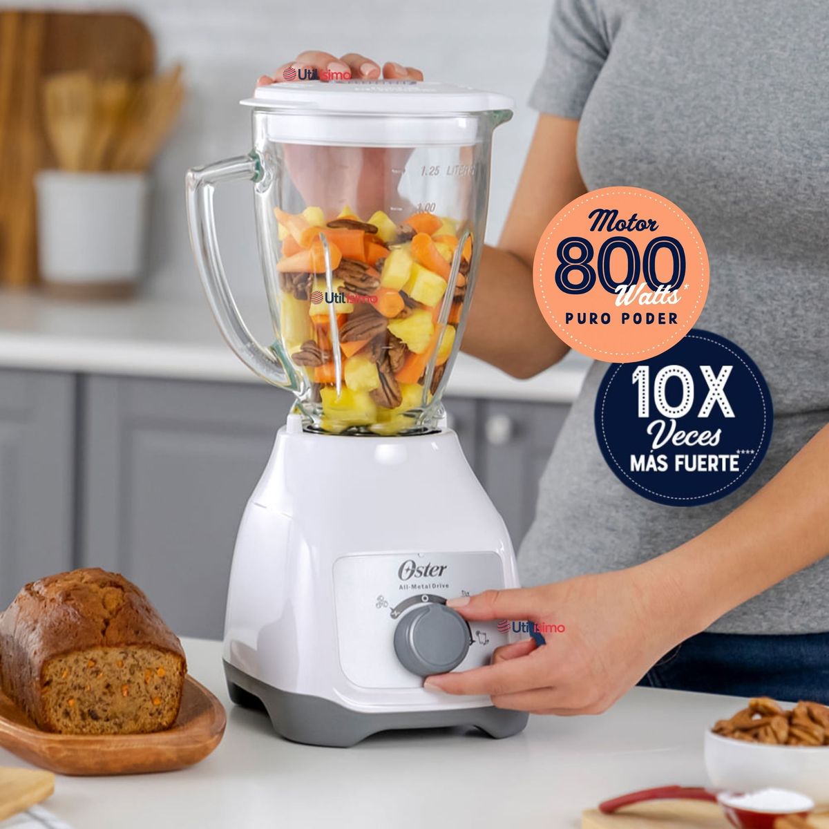 OSTER - Licuadora Oster® Con Vaso De Vidrio Y Control De Perilla BLSTKAGWRD