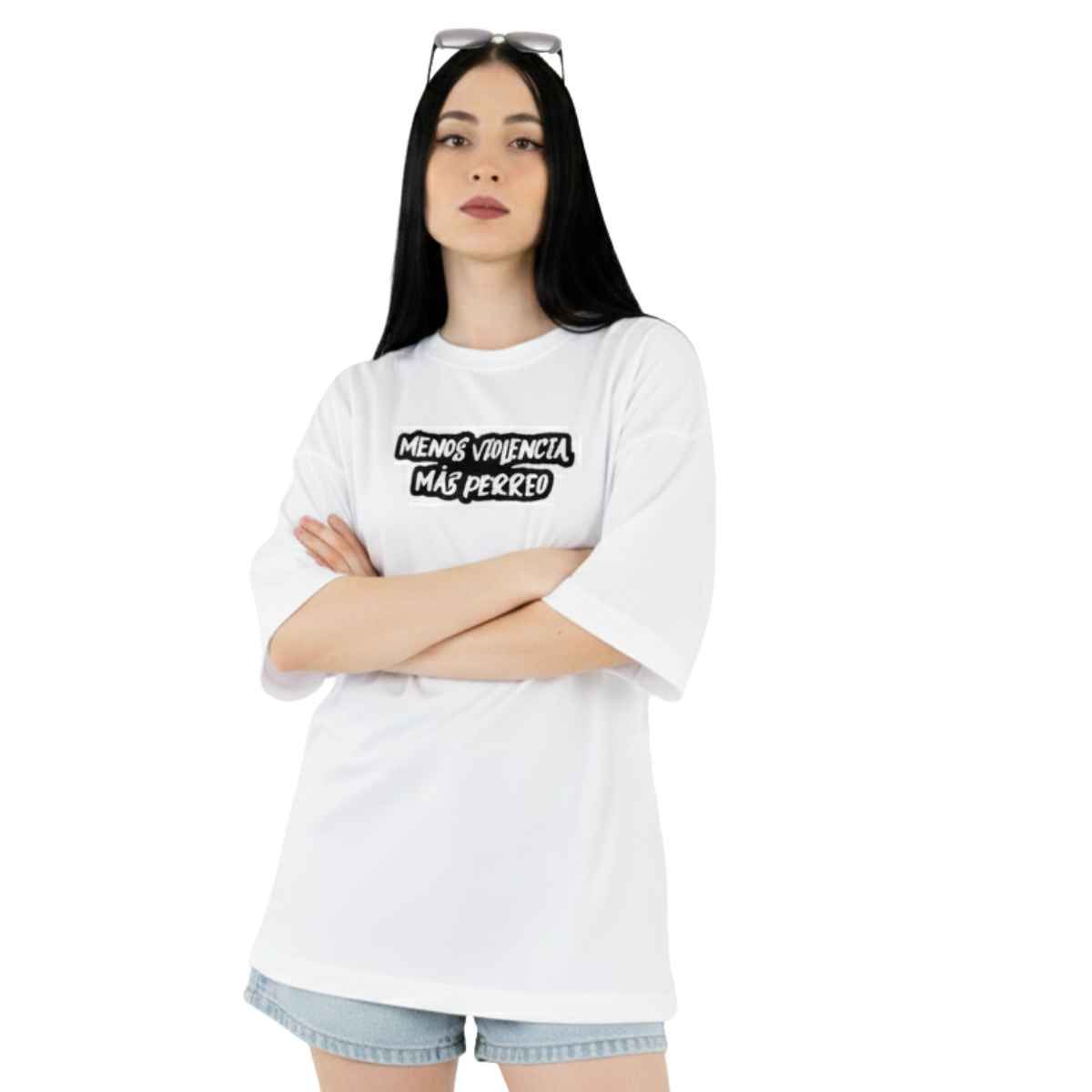 TRIPLE PLAY - Polera Oversize Dama 100% Algodón menos violenca mas perr3o frase