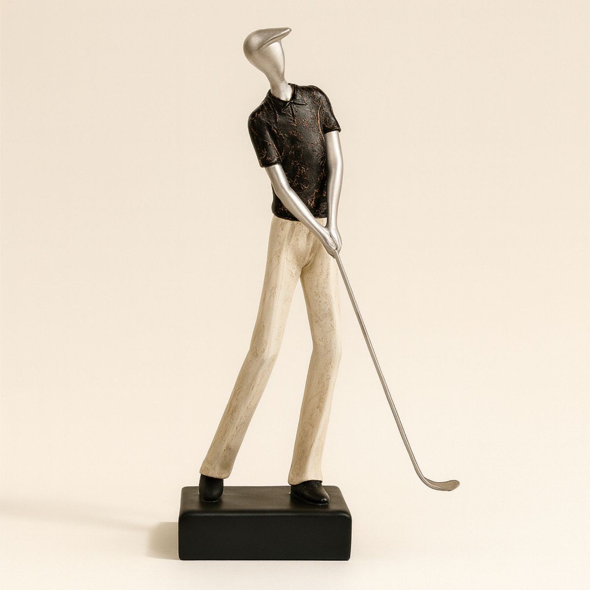 COLETTE - Figura Hombre Golfista Elegante y Contemporánea