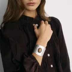 LOUNGE - Esclava Mujer Piedra Resina