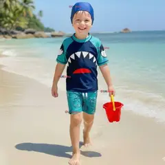 JUMP KIDS - Traje de Baño Manga Corta Pantalón Corto con Gorro 3 Piezas Corte Split Niño 2 a 8 años Blue Shark