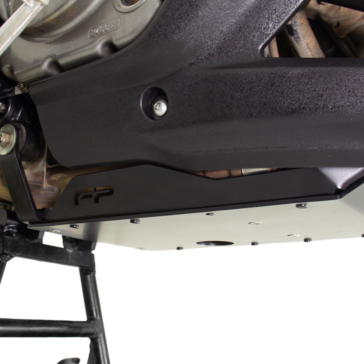 GENERICO - CUBRE CARTER PLASTICO ORIGINAL VSTROM 650 AT-XT