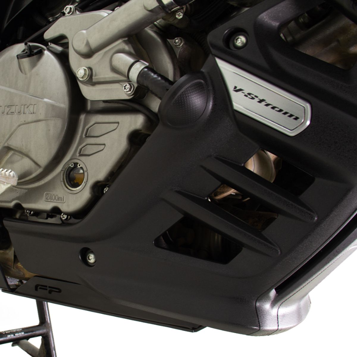 GENERICO - CUBRE CARTER PLASTICO ORIGINAL VSTROM 650 AT-XT