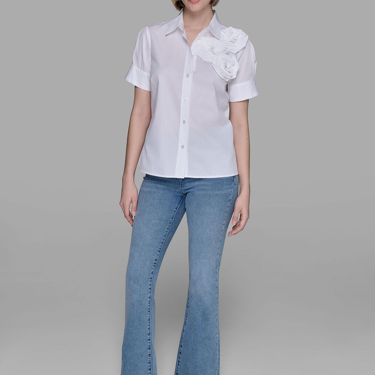 KARL LAGERFELD - Camisa de manga corta con flor de popelina