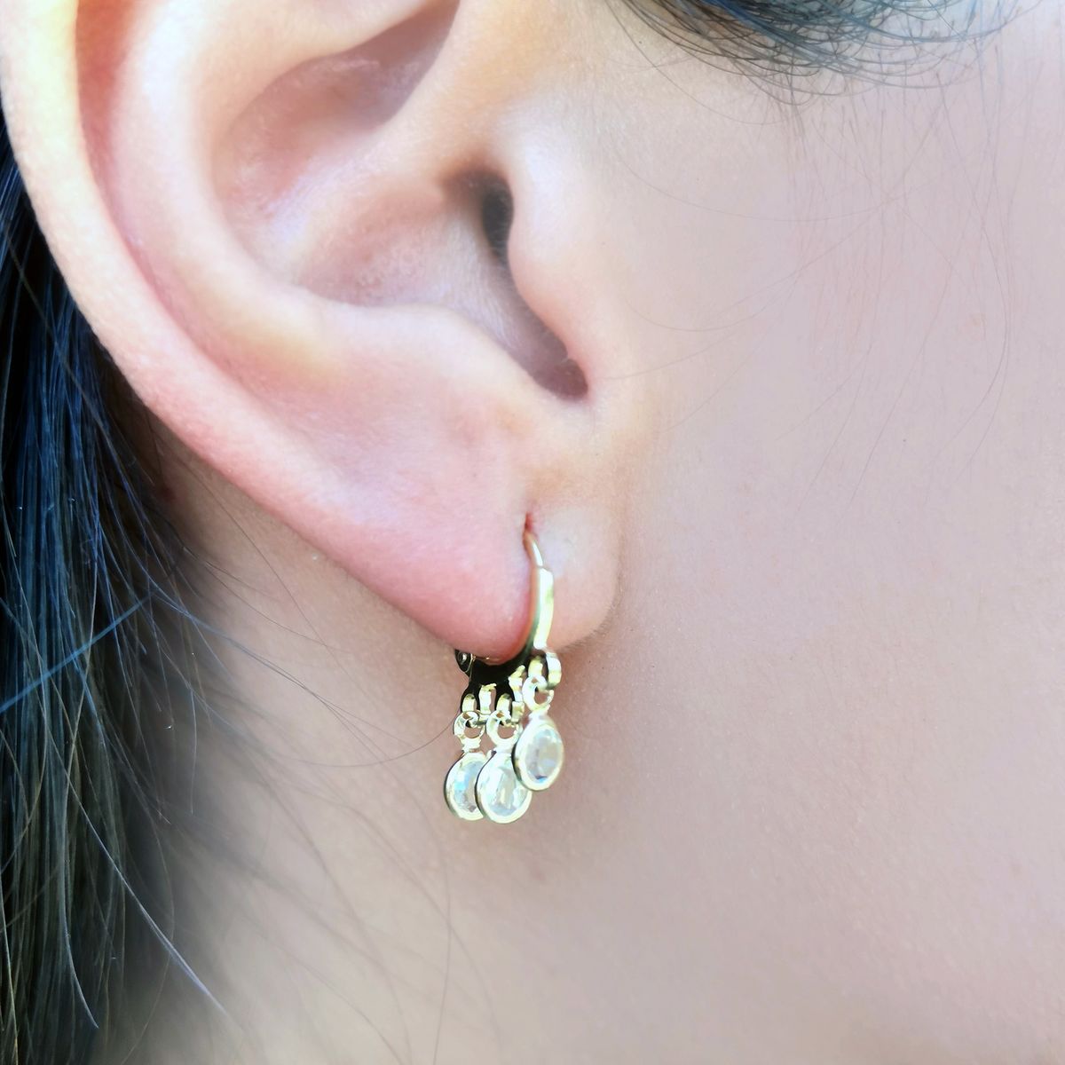 COGGIOLA - Aros Argolla 3 Circones Blanco Enchapado Oro 18K